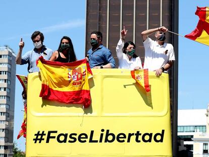 Varios miembros de Vox durante la manifestación convocada este sábado en Madrid.