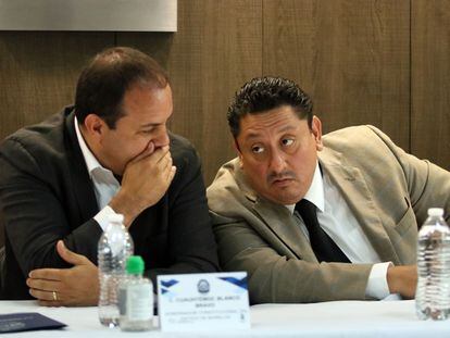 El gobernador Cuauhtémoc Blanco y el fiscal de Justicia Uriel Carmona, durante una conferencia de prensa en Cuernavaca, el 6 de octubre de 2022.