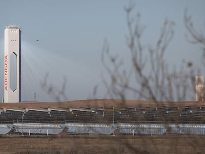 Planta solar de Abengoa en Sanl&uacute;car la Mayor (Sevilla).
 