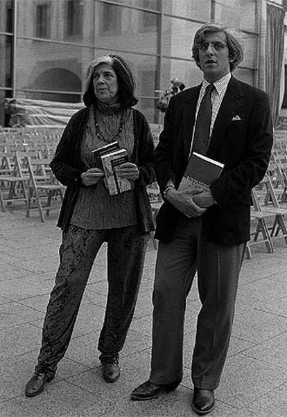Susan Sontag (1933-2004), con su hijo David Rieff.