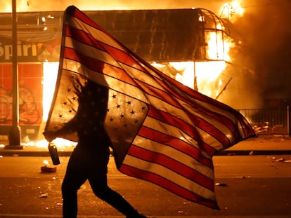 Protestas contra la policía en Minneapolis(EEUU), por la muerte de George Floyd. Julio Cortez AP VIDEO REUTERS