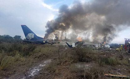 El Embraer de Aeroméxico, poco después del accidente.