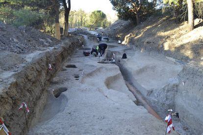 Excavación del yacimiento del III milenio a. de C., en el campus de Somosaguas.