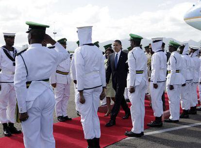 El presidente estadounidense, Barack Obama, a su llegada a Puerto España, en Trinidad y Tobago, sede de la quinta Cumbre de las Américas.