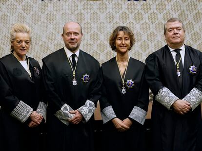 De izquierda a derecha, los nuevos magistrados del Constitucional: María Luisa Segoviano, Juan Carlos Campo, Laura Díez y César Tolosa.