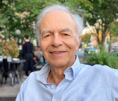 La Fundación BBVA ha concedido el premio Fronteras del Conocimiento en Humanidades a Steven Pinker (en la imagen anterior) y Peter Singer (sobre estas líneas) por sus aportaciones al ámbito de la racionalidad y el progreso moral, que han tenido un “amplio impacto en la esfera pública”.  Sus trabajos, realizados de manera independiente, han llevado a debates como la función de la racionalidad, el conocimiento científico, los valores del humanismo y la consideración moral de los animales. Pinker es catedrático de Psicología y Singer, de Bioética.