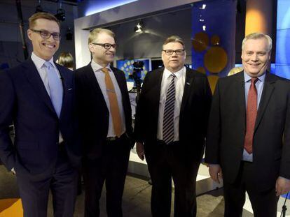 Alexander Stubb, Juha Sipila, Timo Soini y Antti Rinne, de la izquierda hacia la derecha, posan tras el debate televisado de este jueves.