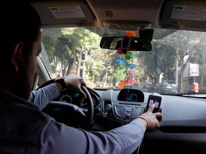 Un conductor de Uber en Ciudad de México, este febrero. 