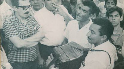Gabriel Garc&iacute;a M&aacute;rquez en Aracataca, en marzo de 1966. 