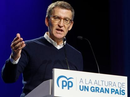 El líder del Partido Popular, Alberto Núñez Feijoó, durante su intervención en el acto de presentación de los candidatos autonómicos para las elecciones de mayo que se celebra este sábado en Zaragoza bajo el lema "A la altura de un gran país", el 18 de enero de 2023.