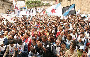 Imagen de la manifestación de protesta contra la medalla entregada por Fraga a Álvarez-Cascos.