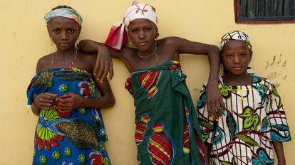 Tres mujeres de la familia Abdulhi en la aldea nigerina de Ta Kuti. 
