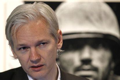 Julian Assange, fundador de Wikileaks, durante una conferencia de prensa en Londres.