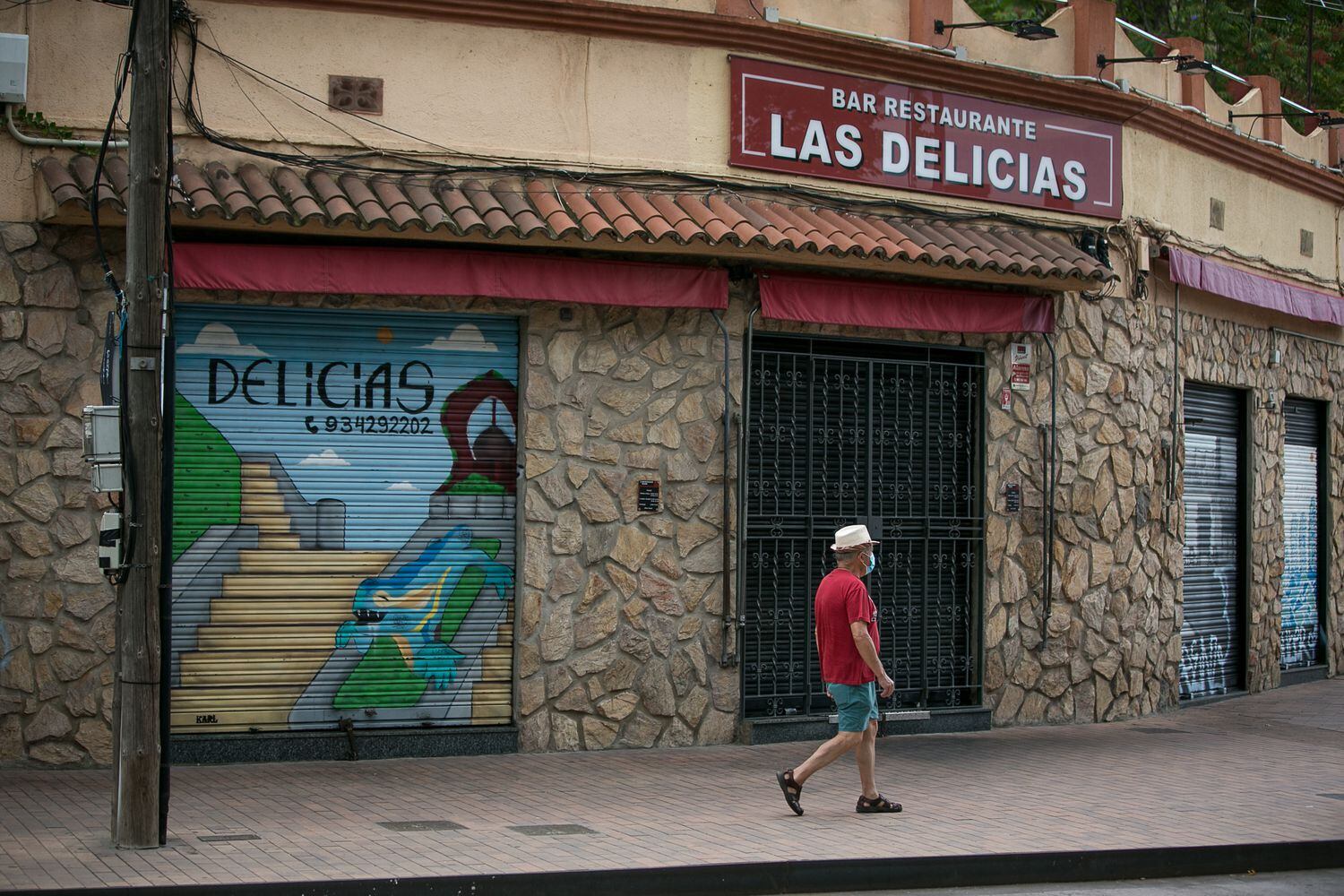 Fachada del bar Las Delicias, donde Pijoaparte jugaba a las cartas en 'Últimas tardes con Teresa'.