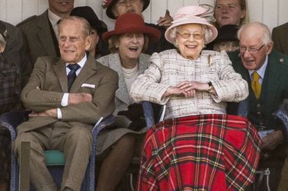 Felipe de Edimburgo e Isabel II, en Escocia en septiembre de 2017.