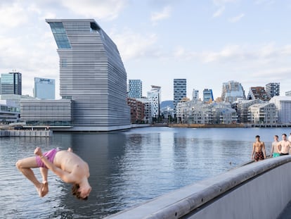 El nuevo museo dedicado a Edvard Munch de Oslo creado por el estudio de Juan Herreros, en una fotografía  que se puede ver en la exposición de La Virreina Centre de la Imatge de Barcelona.