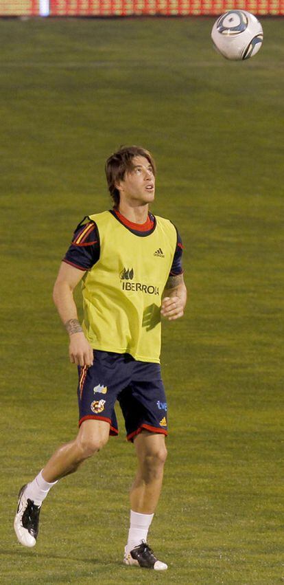 Sergio Ramos, en el entrenamiento de ayer en Granada.