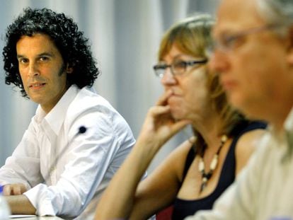 Pedro Zerolo (izquierda) en 2007 junto a Josefa Pellicer y Jordi Guillot Niraved durante unas jornadas sobre el futuro del socialismo.