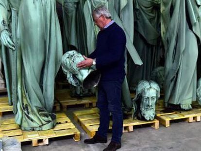 Las piezas rescatadas, como la corona de espinas y la  Túnica de San Luis , serán trasladadas al Louvre