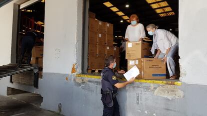 Reparto de mascarillas del Gobierno en la Comunidad Valenciana, la semana pasada.