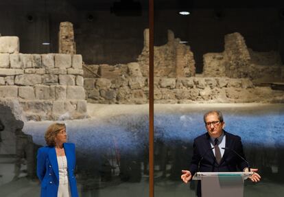 The president of National Heritage, Ana de la Cueva, and the head of the Royal Armory, Álvaro Soler, during the presentation of the archaeological zone of the Royal Collections Gallery, this Monday.