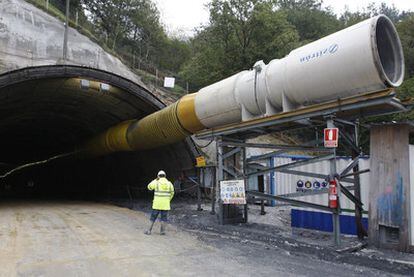 Obras de un túnel en Beasain por donde discurrirá el tren de alta velocidad de Euskadi.