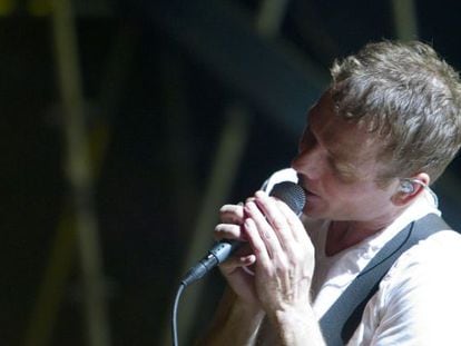 Stuart Murdoch, l&iacute;der de Belle &amp; Sebastian, durante su concierto de la Merc&egrave; 2010.