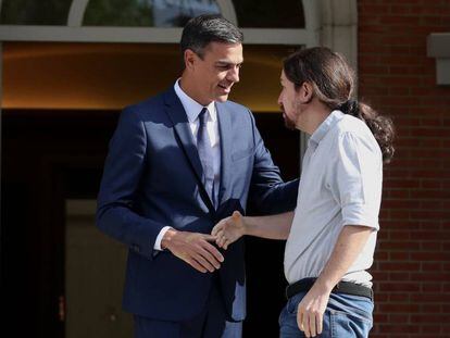 Pedro Sánchez recibe al líder de Podemos, Pablo Iglesias, este jueves en la Moncloa. En vídeo: Análisis de Pablo Simón.