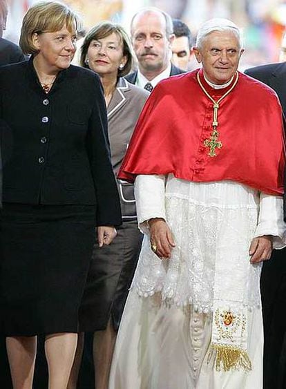 Merkel y el Papa, en la visita de éste a Alemania en 2006.