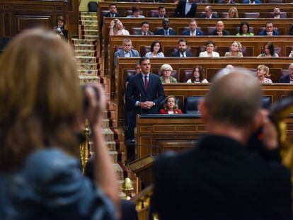 El presidente del Gobierno, Pedro Sánchez, interviene durante una sesión plenaria en el Congreso de los Diputados, el 10 de mayo pasado.
