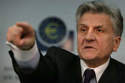 Jean-Claude Trichet, durante la conferencia de prensa donde explica la subida de tipos decidida por el BCE.