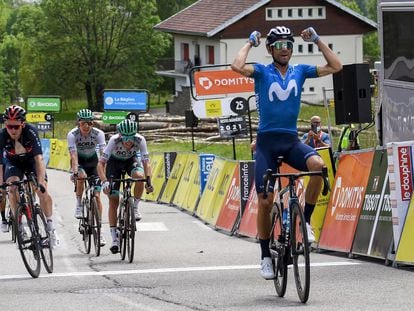 Valverde levanta los brazos al ganar la etapa.