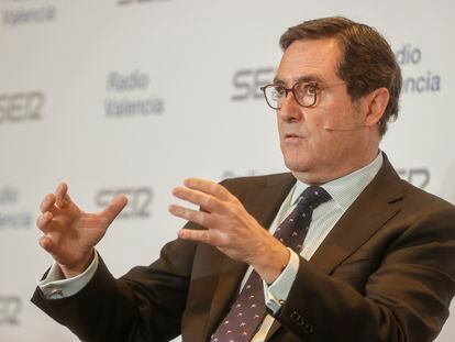 El presidente de la CEOE, Antonio Garamendi, durante los Encuentros SER de Radio Valencia, celebrado en el Hotel Westin de Valencia.