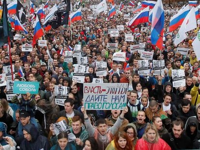 Manifestantes, durante la protesta este sábado por unas elecciones libres en Moscú.