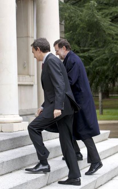 El ex presidente del Gobierno José Luis Rodríguez Zapatero, y su sucesor Mariano Rajoy.