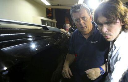 Ray Whelan (i.), durante su primera detenci&oacute;n el d&iacute;a 7. 