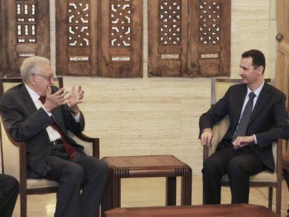 El enviado de la ONU a Siria, Lajdar Brahimi, en su reuni&oacute;n hoy en Damasco con Bachar el Asad. 
