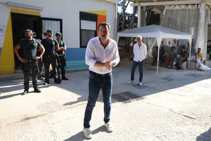 Matteo Salvini visitaba este jueves el centro de acogida de migrantes de Lampedusa.