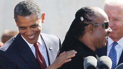 Obama con Stevie Wonder