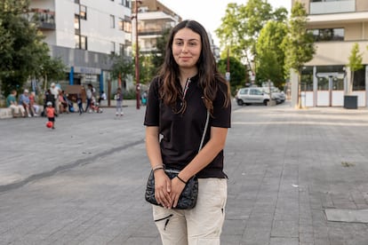 Yvana, young student, she's living in Bondy and militates at NUPES. 70% of those under 30 abstained during the first round of legislative elections in France. In Bondy, in Sene-Saint-Denis, young people explain to us.
Yvana, etudiante habitante de Bondy et militante impliquee dans la Nupes. 70% des moins de 30 ans se sont abstenus lors du premier tour des elections legislatives en France. A Bondy, en Sene-Saint-Denis, des jeunes nous expliquent.