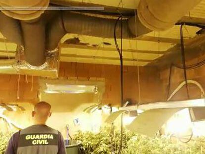 La Guardia Civil entrega a escuelas los aparatos de aire acondicionado de plantaciones de marihuana
