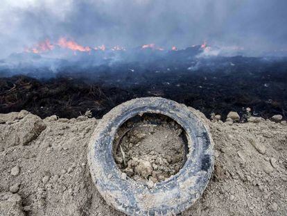 Vista del incendio de neum&aacute;ticos en Sese&ntilde;a (Toledo)