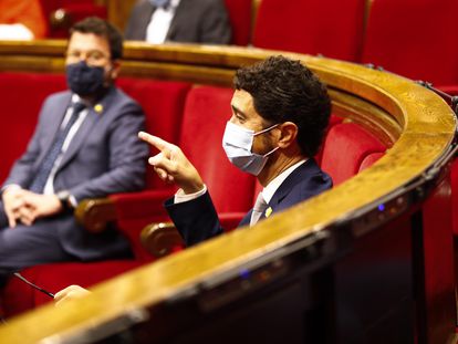 El consejero de Territotio, Damià Calvet, durante el debate de la proposición de ley de contención de rentas de alquiler de viviendas, ayer.