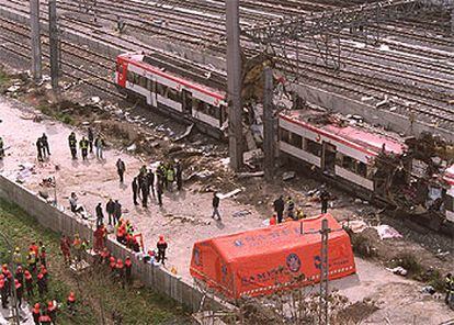 Uno de los trenes de cercanías tras el atentado del 11 de marzo en la estación de Atocha de Madrid.