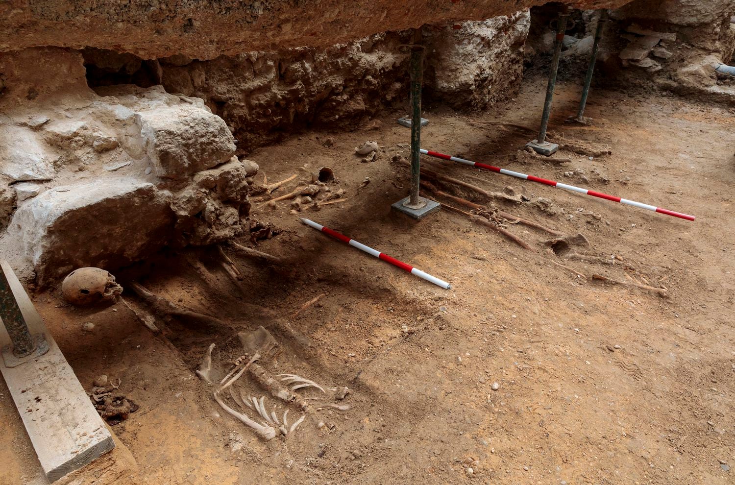 Varios esqueletos de poco valor en la excavación que busca a Red Hugh O'Donnell en Valladolid.