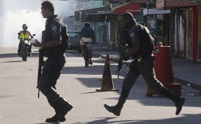 La Policía Militar en Ciudad de Dios este domingo.