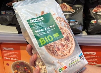 La evaluación se obtiene calculando por 100 gramos entre los elementos nutricionales más beneficiosos y los demás nutrientes restantes como calorías, azúcares, grasas saturadas y sal.
