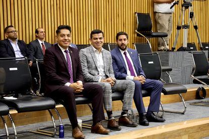 Los diputados de Morena Emmanuel Reyes Carmona, Favio Castellanos y Hamlet García Almaguer, durante el registro de Humanismo Mexicano en el INE, el 28 de abril.