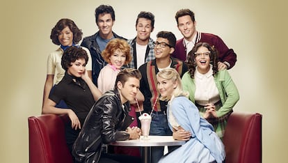 Grease

Ni las ondas de Sandy ni el tupé de Danny Zuco han sido sagrados para Hollywood. Fox estrenó el pasado año Grease Live!, una adaptación en vivo (mucho más mojigata) del musical más imprescindible en bodas, comuniones y fiestas en general. El año que viene el filme cumple 30 años. Hora de preparar la laca.