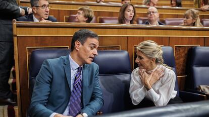 Yolanda Díaz junto a Pedro Sánchez el 24 de noviembre durante el pleno de aprobación de los Presupuestos